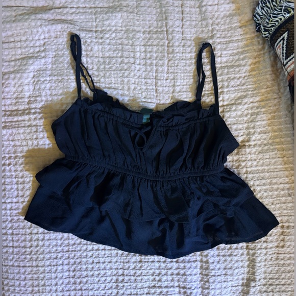 🐞Flowy Cropped Tank - Picture 4 of 4